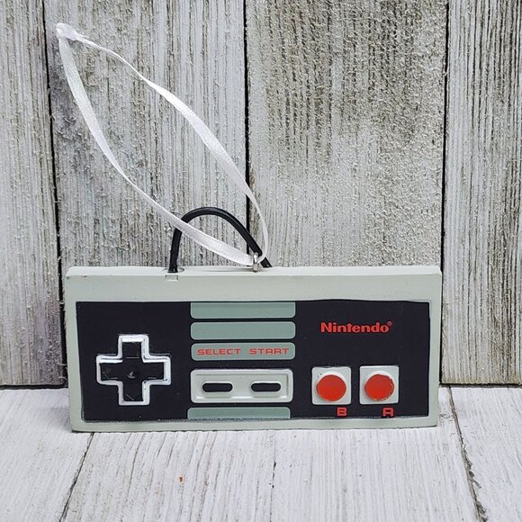 Hallmark Christmas Ornament Nintendo NES Controller 2021 Holiday - Picture 1 of 7